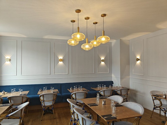 Les Volets Bleus 1 800 px