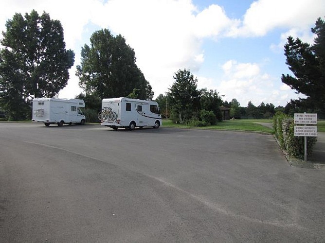 Aire camping-car St-Meen-le-Gd