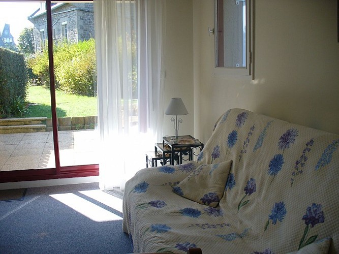 MME-DESMARI---SAINT-BRIAC-SALON-2