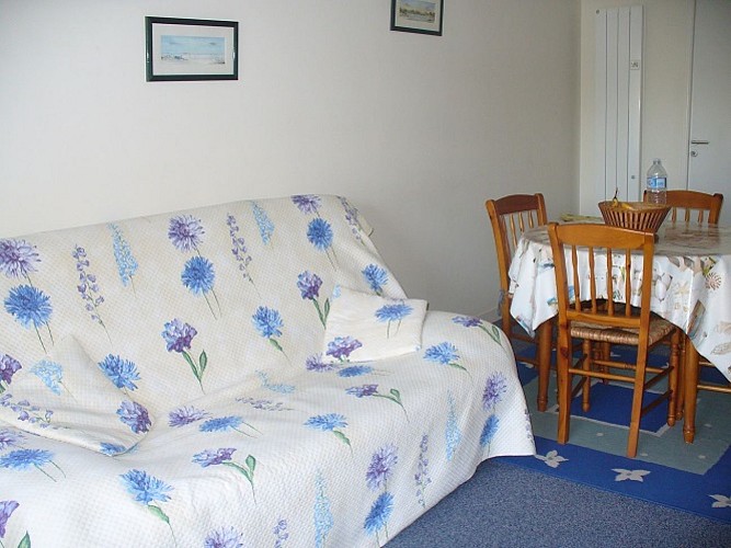 MME-DESMARI---SAINT-BRIAC-Canape-2