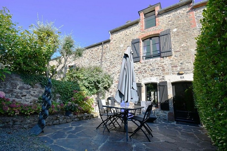 1-Terrasse-Meuble-Manoli-La-Richardais