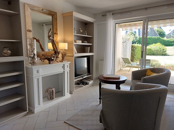 Les Balcons du béchet séjour avec terrasse et jardinet