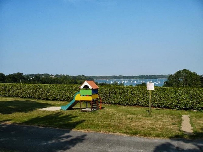 Camping-Le-Rivage-Le-Minihic-aire-de-jeux