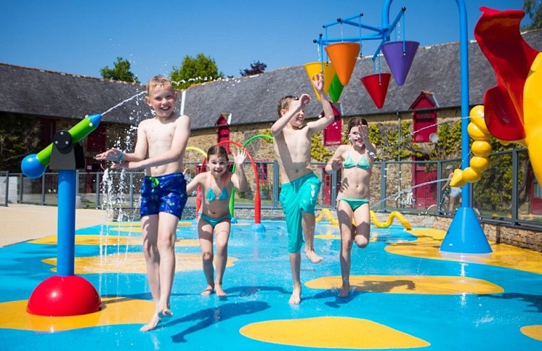 Campings-Domaine du Logis-La Chapelle aux Filtzméens