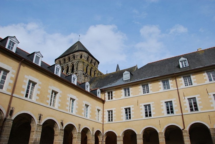 Abbaye et cloître St Sauveur - Redon
