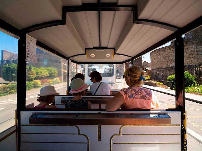 famille dans wagon 800x600