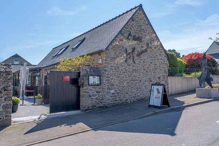 1.entreemuseemanoli LARICHARDAIS - ©Hervé Ronné