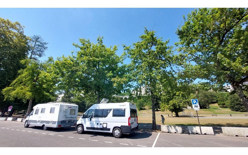 aire de camping car et vans stade Tissié - Pau