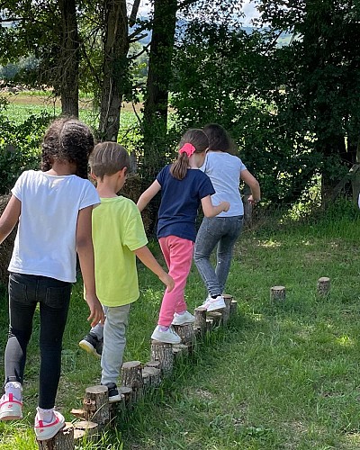 enfants dans l espace jeux Epidéfi