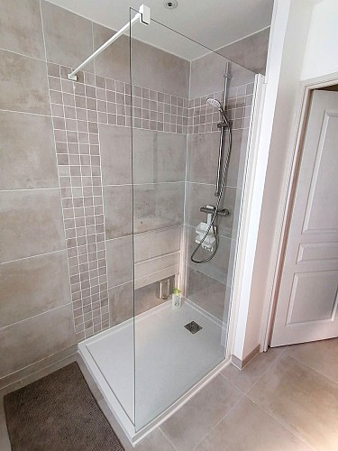 Meublé Beauregard - Fresnay-sur-Sarthe - salle de douche