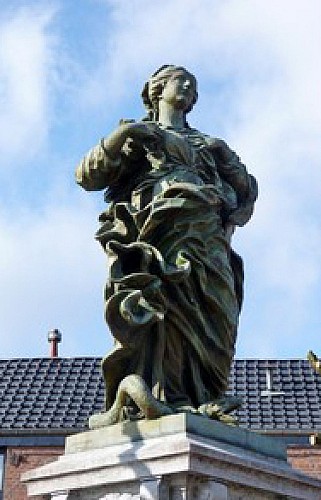 Statue de la Vierge de Del'Cour (Place du Magnificat - Tignée)