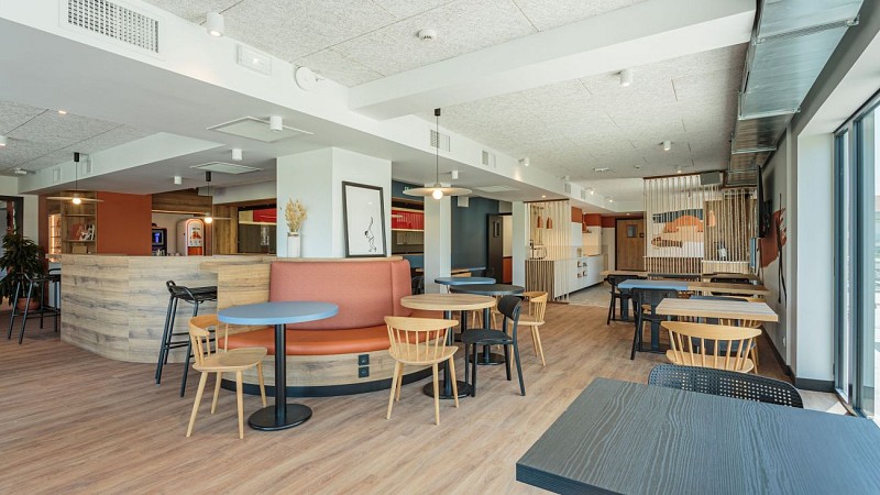 Kyriad_StPaulLesDax_21_Salle petit déjeuner