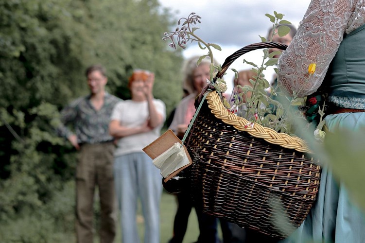 Balade contée sur les plantes et légendes locales avec Amande Art