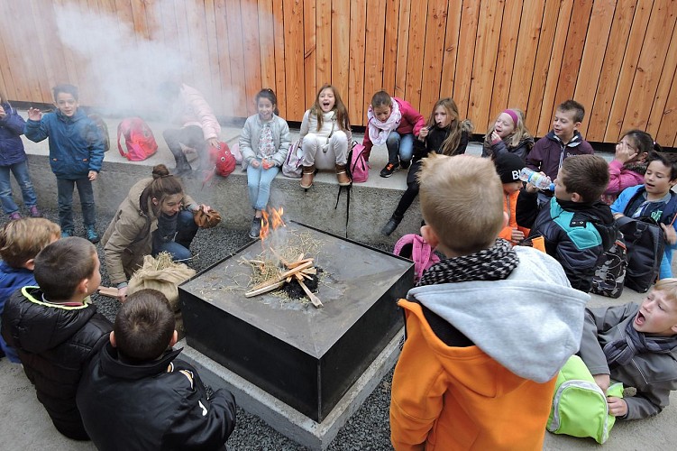 Prehistomuseum - Flémalle - Faire du feu