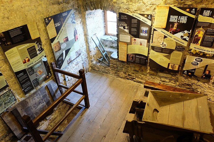Avouerie - Anthisnes - Musée de la bière et du pékêt
