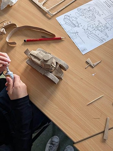 Atelier fabrication de maquettes en carton