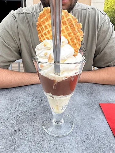 clesse-la-table-de-la-gare-glace