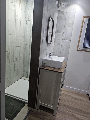 Location 2 personnes à Parthenay (Studio) - Salle d'eau
