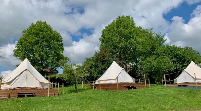 Camping au Cœur des Monts – LES HALLES