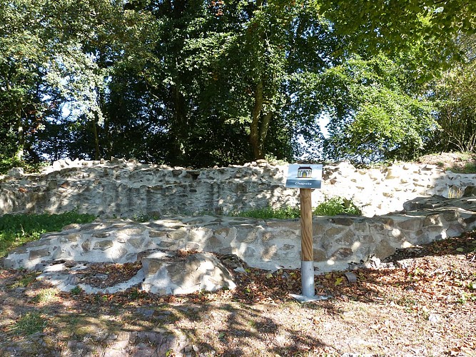 la-chapelle-au-bords-du-château