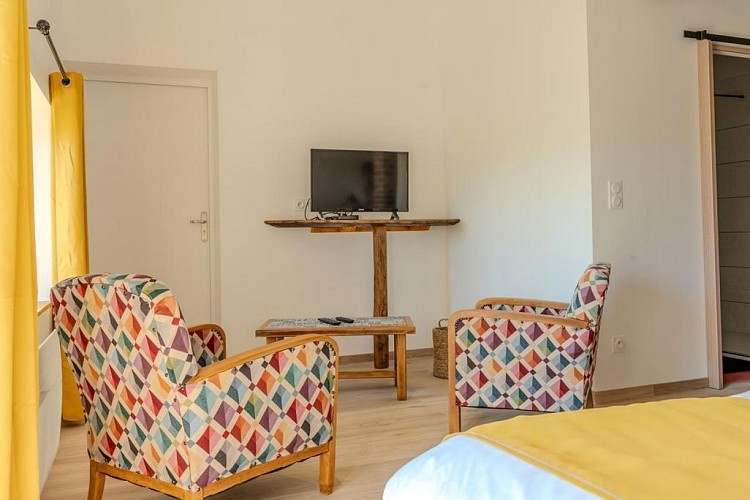 HLOAQU047V50ML03_Seyches_LeChai_4