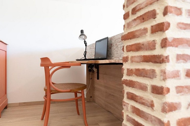 HLOAQU047V50ML03_Seyches_LeChai_10