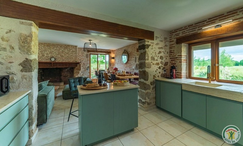 HLOAQU047V50ML0L_Bruch_ManoirPons_photo6