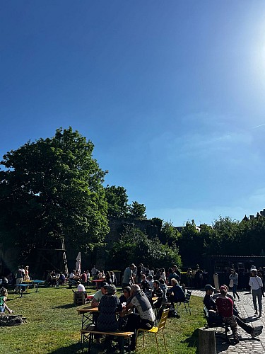 Guinguette À La Bonheur