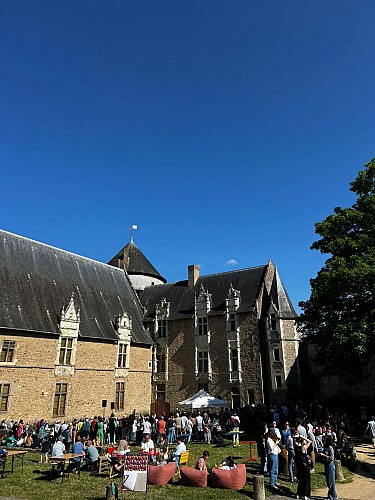 Guinguette À La Bonheur