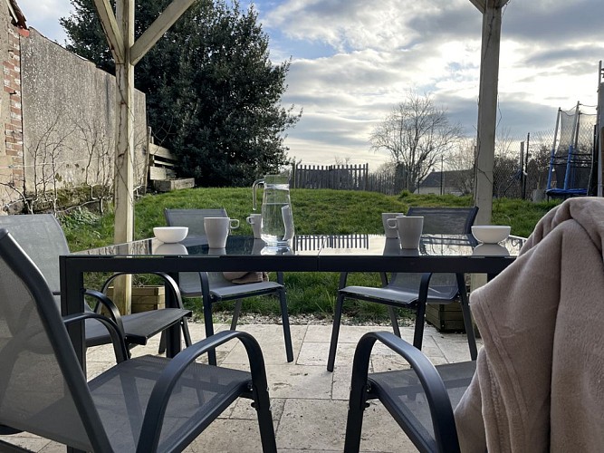 AECC61FE-6298-42B9-9C0A-050069A47FF1_1_105_c