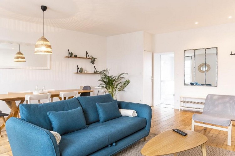 Grand gîte terrasse vue Loire et château