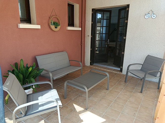 Salon dans véranda - Gîte les Vaux de Gâtine