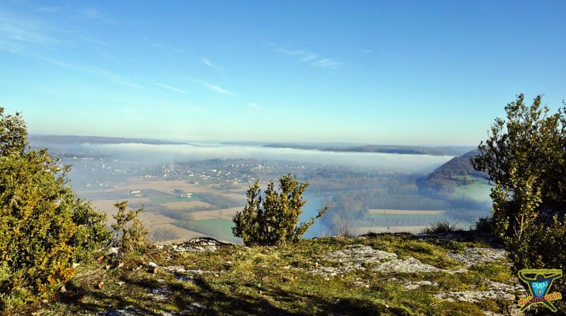Panorama depuis le sentier menant au relais Tv du Roc Coulon