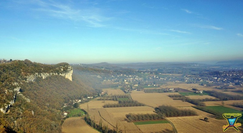 Panorama depuis le sentier menant au relais Tv du Roc Coulon