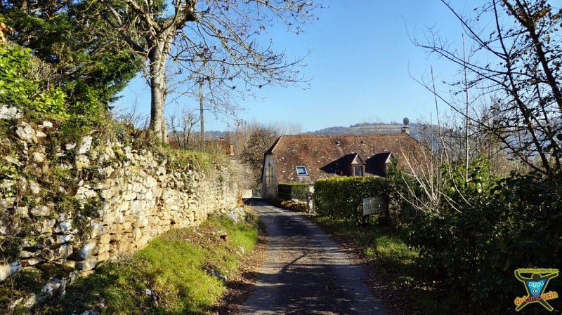 Blanzaguet - 2 fois à gauche - Direction Saint-Sozy par falaise