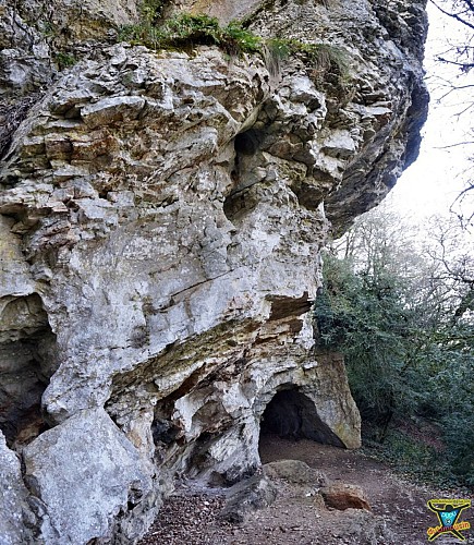 Grottes, cavernes et vestiges d'abris préhistoriques des Rocs de Monges