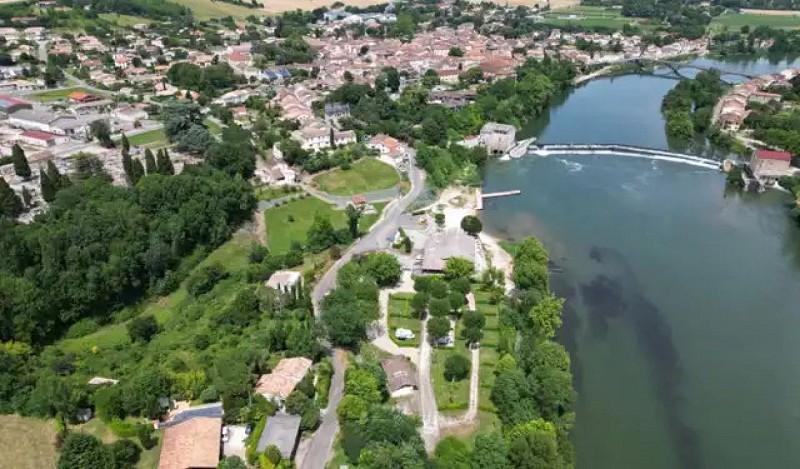 camping-car_park_clairac_2