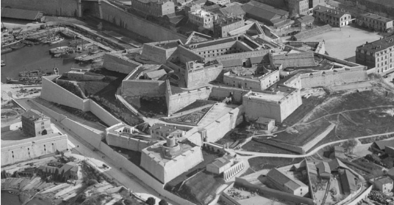 x_vue_aerienne_du_fort_d_entrecasteaux_1920