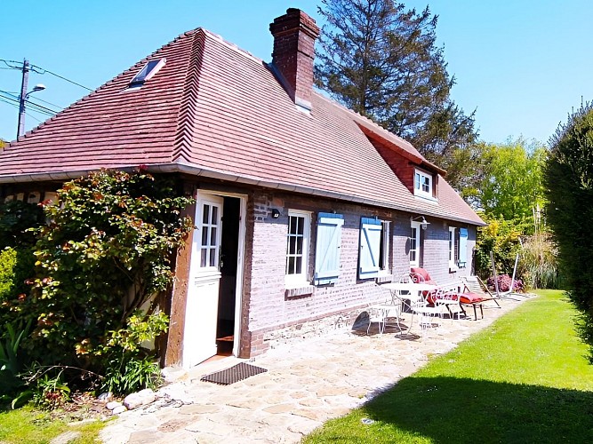 Vue façade et jardin