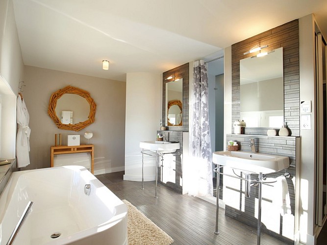 375_VUE BATHROOM (2)_800x600