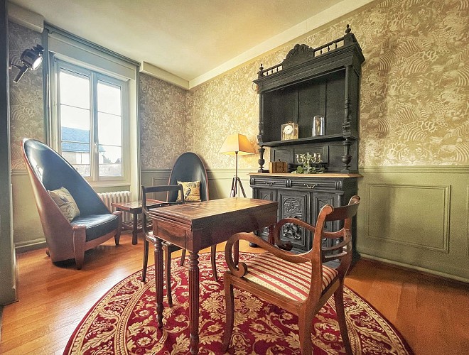 La Maison Voyage 41 - petit salon meubles chinés