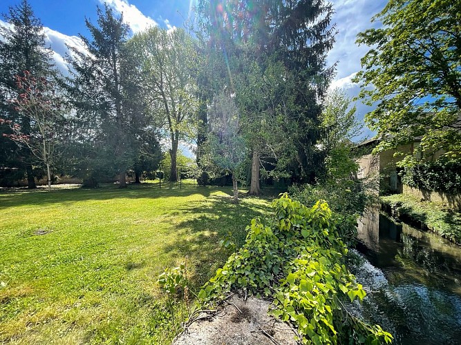 LA MAISON VOYAGE JARDIN ET RIVIERE CISSEREAU