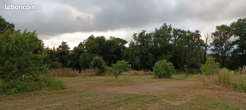 Lodge tipi bois camping à la ferme