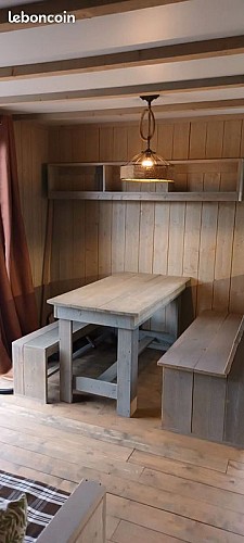 Lodge tipi bois camping à la ferme