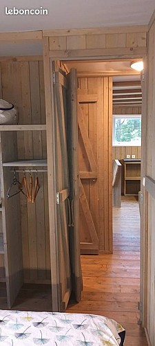 Lodge tipi bois camping à la ferme