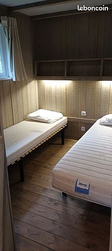 Lodge tipi bois camping à la ferme