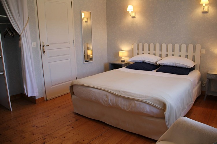 chambre Fleur de Lin lit queen size