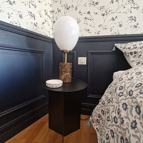 Chevet avec lampe en marbre