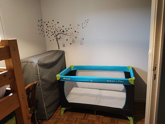 Chambre 3, avec lit parapluie