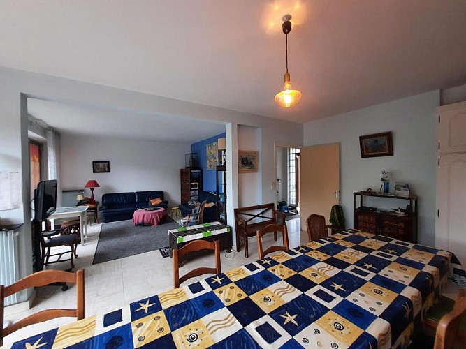 lerosey-pascale-courseulles-salon-séjour-ouvert-table